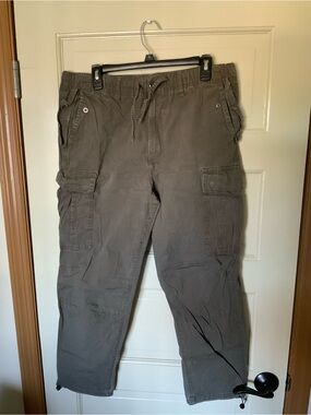 H&M Men's Cargo Pants in Olive